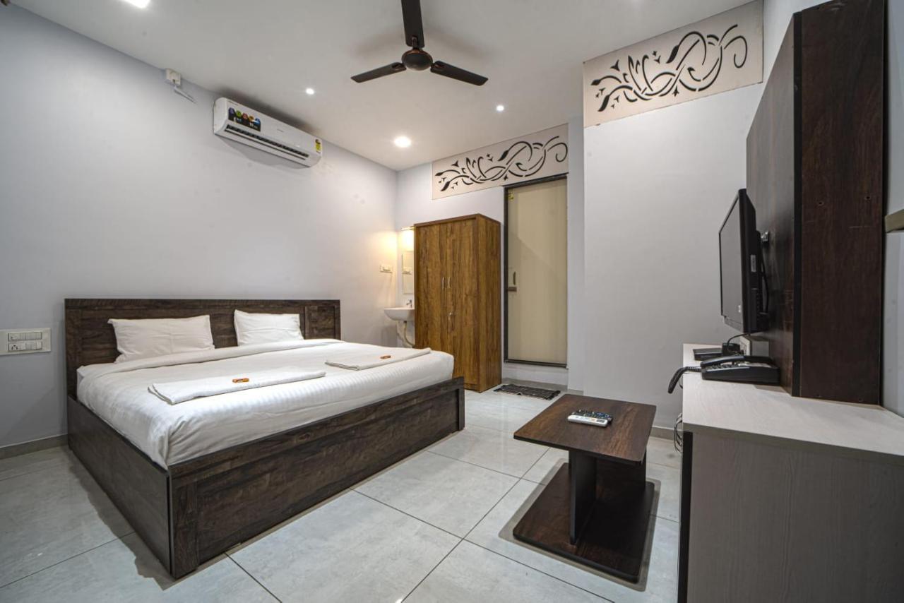 Hotel Saheb Kolhapur Esterno foto