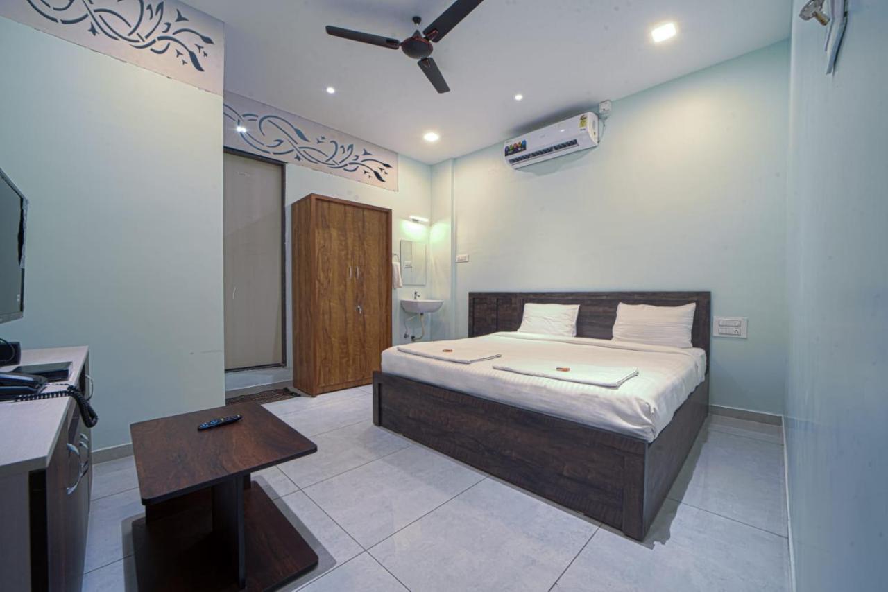 Hotel Saheb Kolhapur Esterno foto